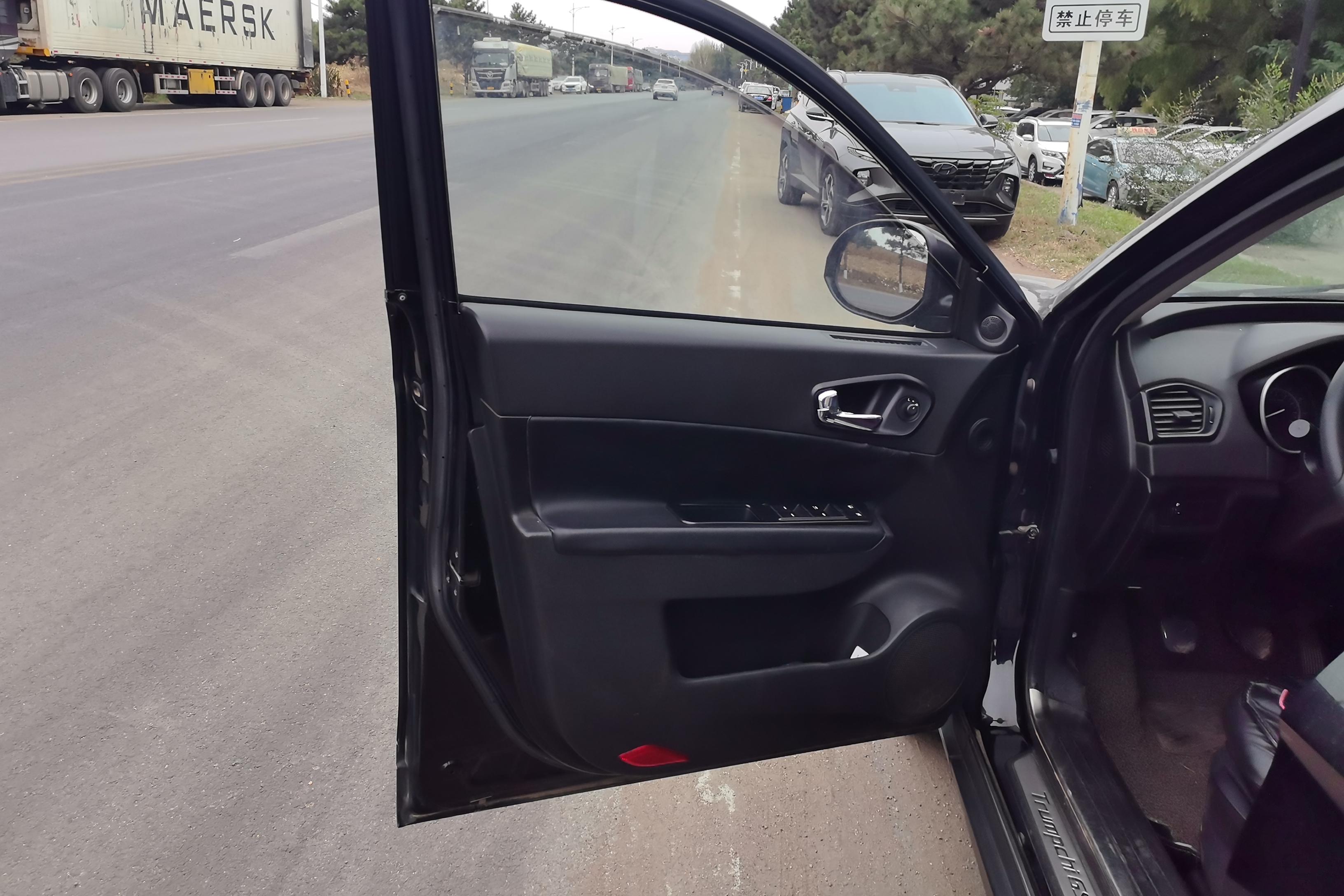 GAC Trumpchi GS5 2014 изображение автомобиля #8