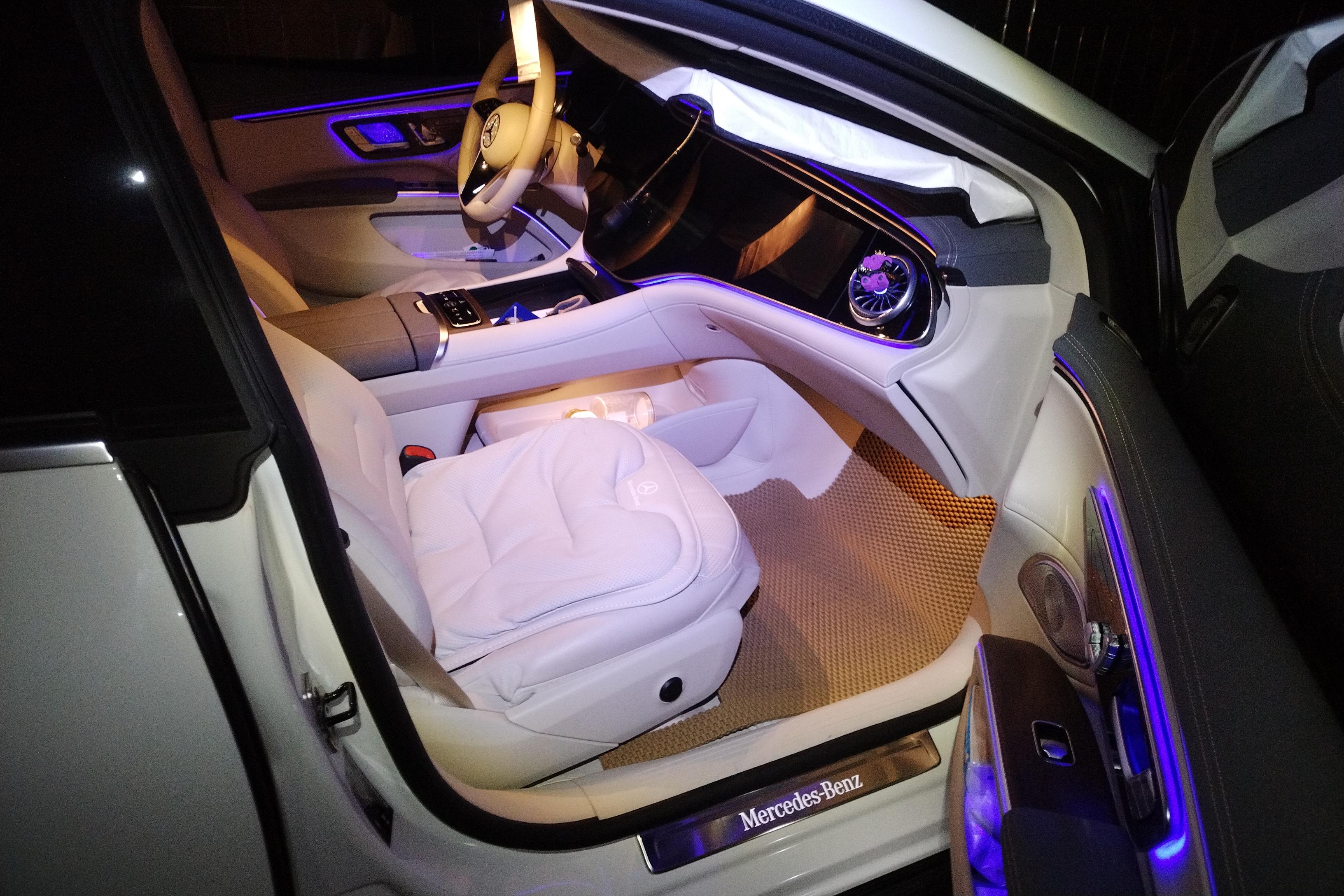 Mercedes-Benz EQS SUV 2022 car image #8