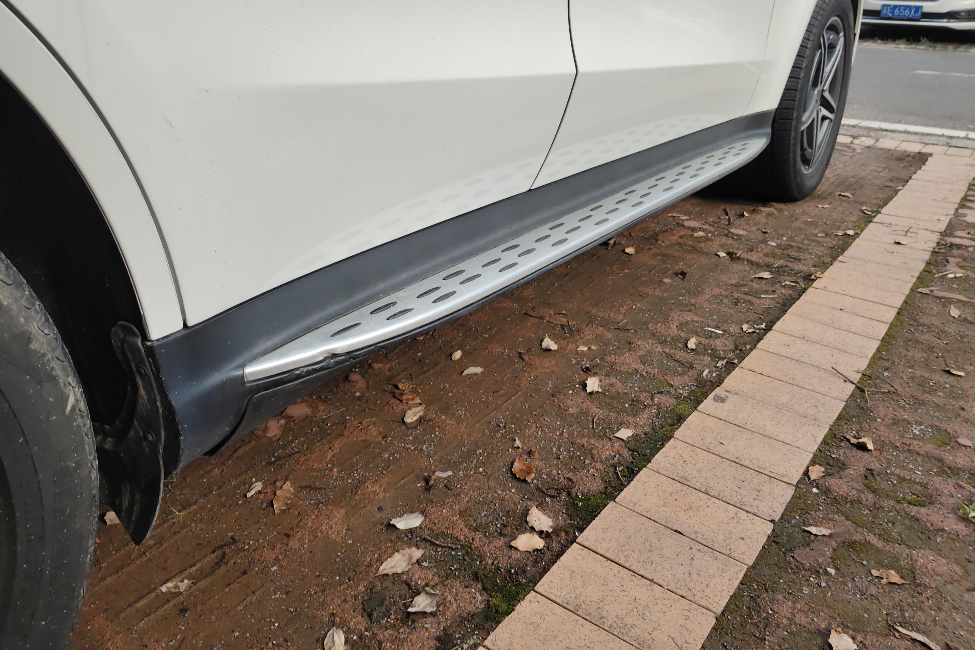 Mercedes-Benz EQC Class 2020 car image #8