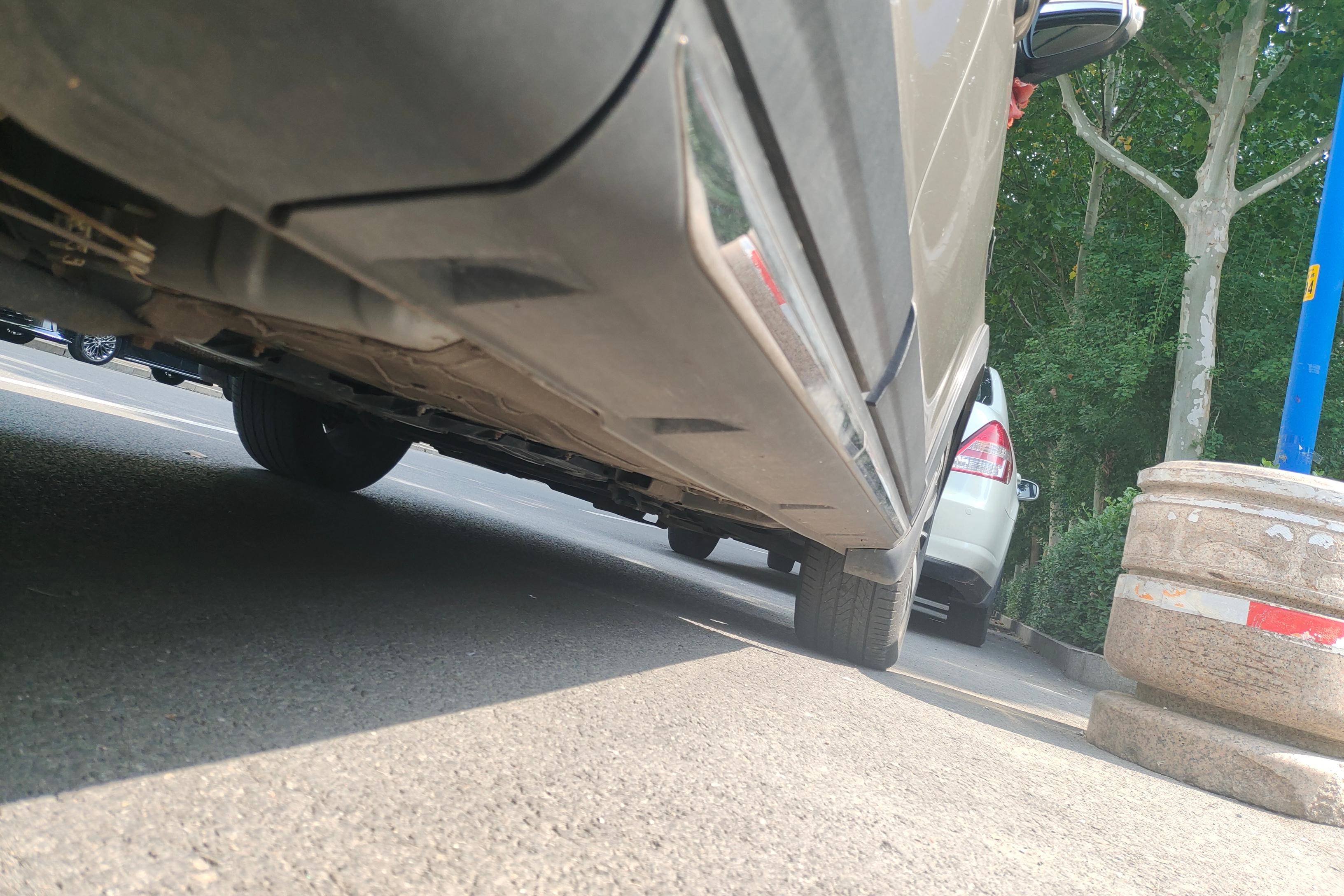 Forthing JOYEAR X6 2017 car image #8