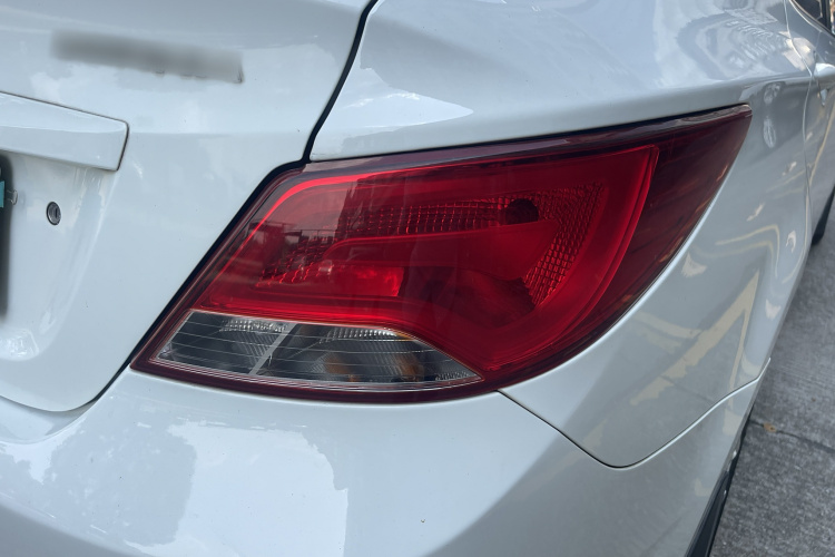 Hyundai Reina 2016 car image #8