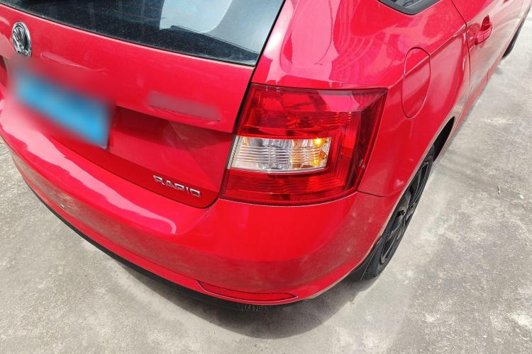 Skoda Rapid Spaceback 2015 car image #8