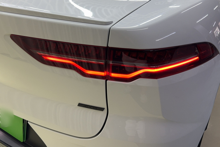 2019 car image #8