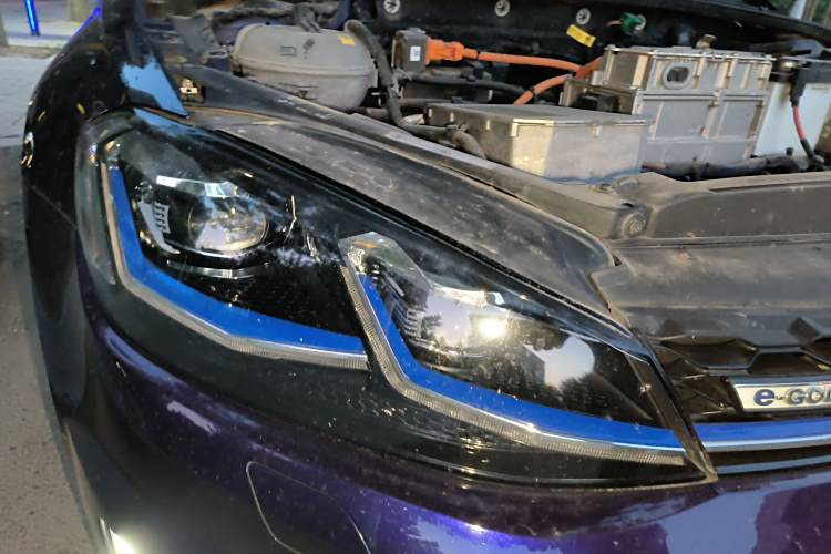 Volkswagen Golf Pure Electric 2020 car image #8