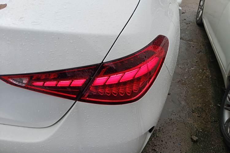 Mercedes-Benz C Class 2024 صورة سيارة #8