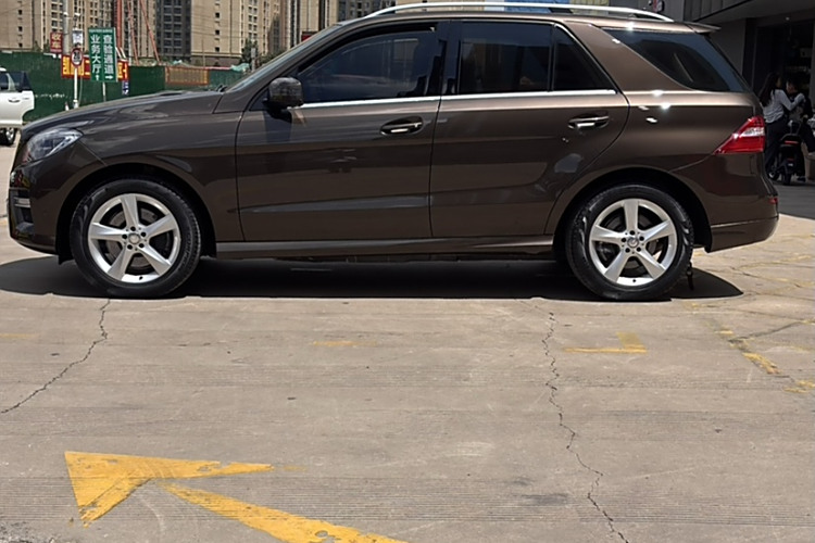 Mercedes-Benz M Class 2015 car image #8