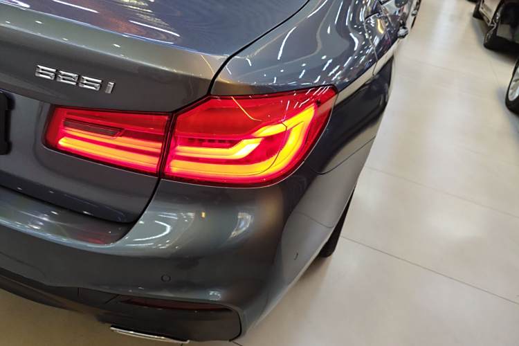 BMW 5 Series (Imported) 2018 #8 BMW 5 Series (Imported) 2018 car image #8