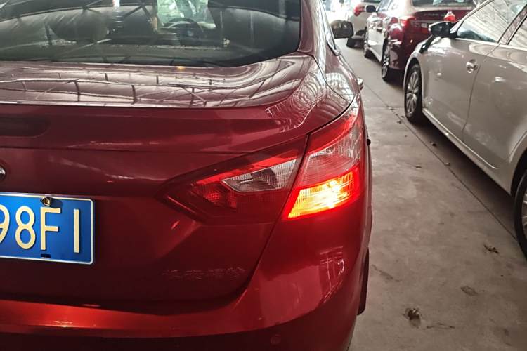 Ford Focus (Imported) 2014 #8 Ford Focus (Imported) 2014 صورة سيارة #8