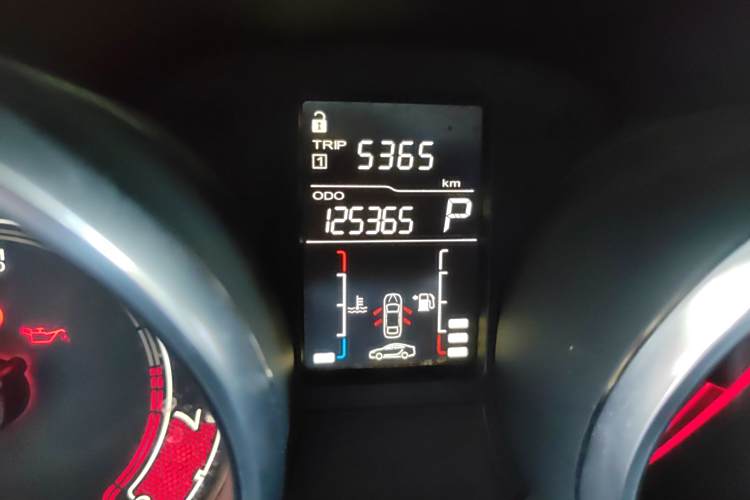 MG GT 2016 car image #8