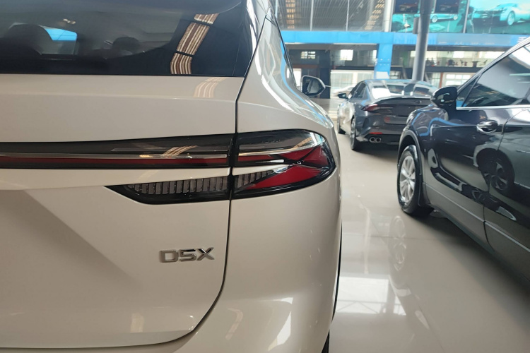 Roewe D5X DMH 2025 car image #8