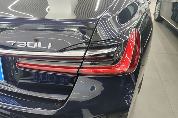 BMW M760Le 2021 #8 BMW M760Le 2021 car image #8