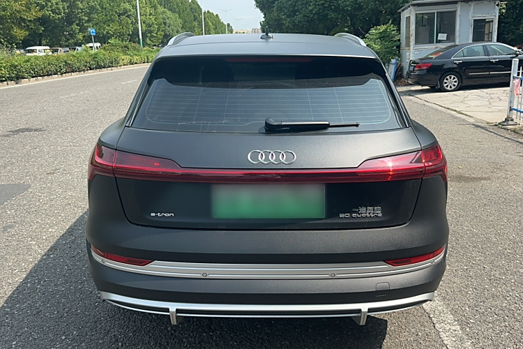 Audi e-tron 2021 صورة سيارة #8