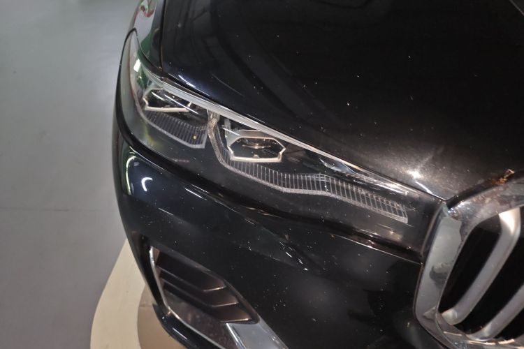 BMW X7 M60i 2021 car image #8