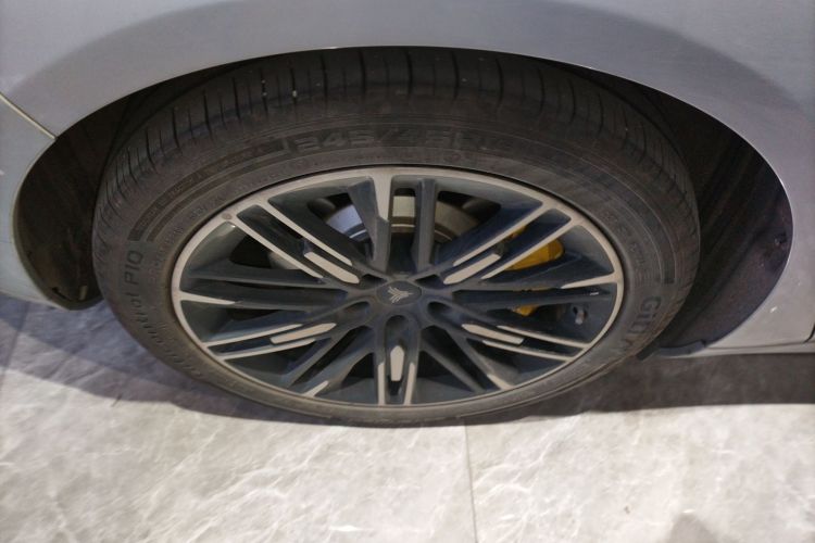 哪吒汽车 哪吒S 2023 汽车图片 #8