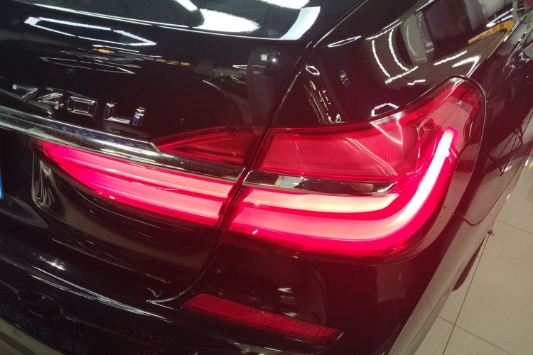 BMW M760Le 2019 car image #8