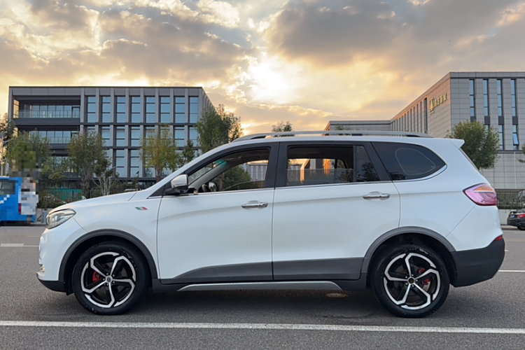 SWM X7 2018 imagen de coche #8