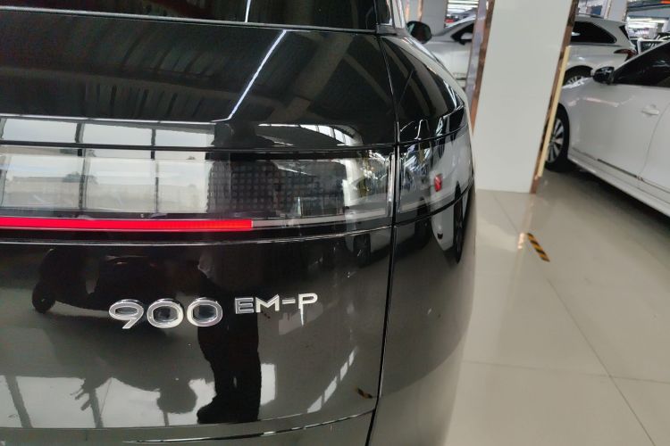 Lynk & Co 900 2025 car image #8