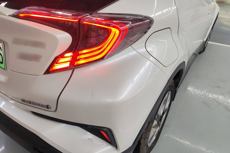 Toyota C-HR EV 2020 immagine di auto #8