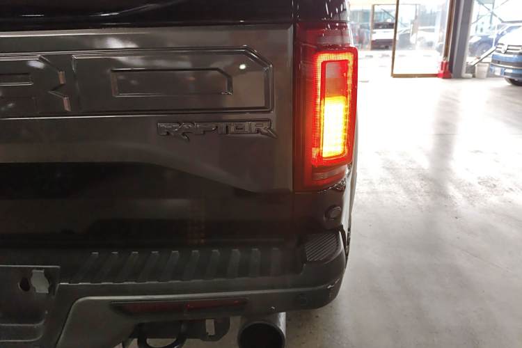 Ford F-150 Raptor 2017 #8 Ford F-150 Raptor 2017 car image #8