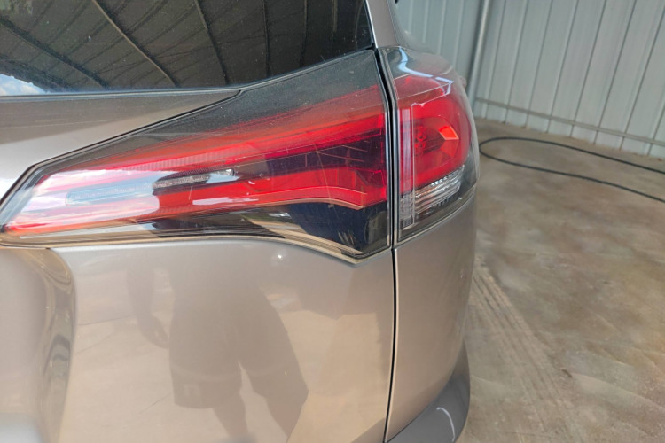 Toyota RAV4 (Imported) 2017 #8 Toyota RAV4 (Imported) 2017 immagine di auto #8