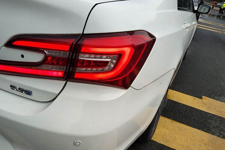 BYD Qin New Energy 2018 car image #8