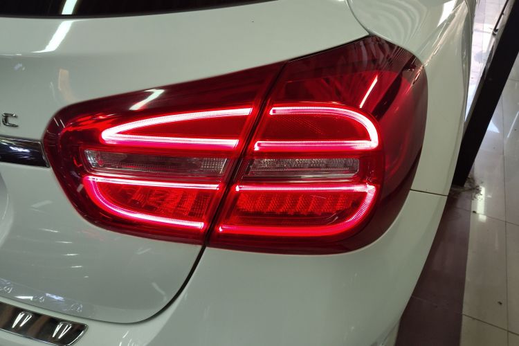 Mercedes-Benz GLA Class 2015 car image #8