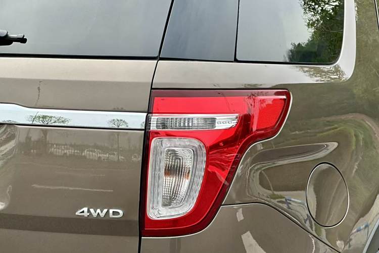 Ford Explorer (Imported) 2015 #8 Ford Explorer (Imported) 2015 car image #8