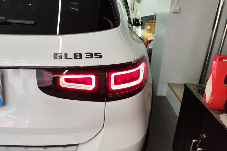 Mercedes-Benz GLB AMG 2020 immagine di auto #8