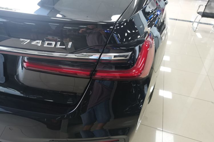 BMW M760Le 2022 #8 BMW M760Le 2022 car image #8