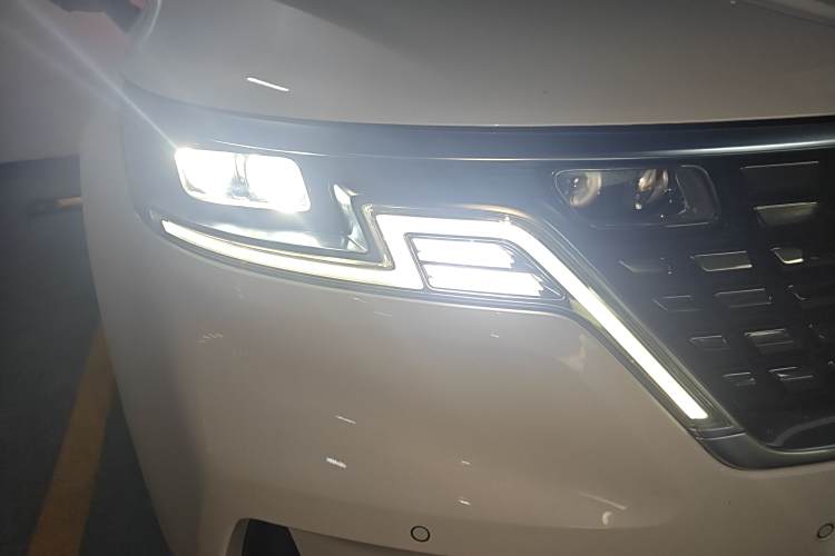 Kia Carnival 2021 immagine di auto #8