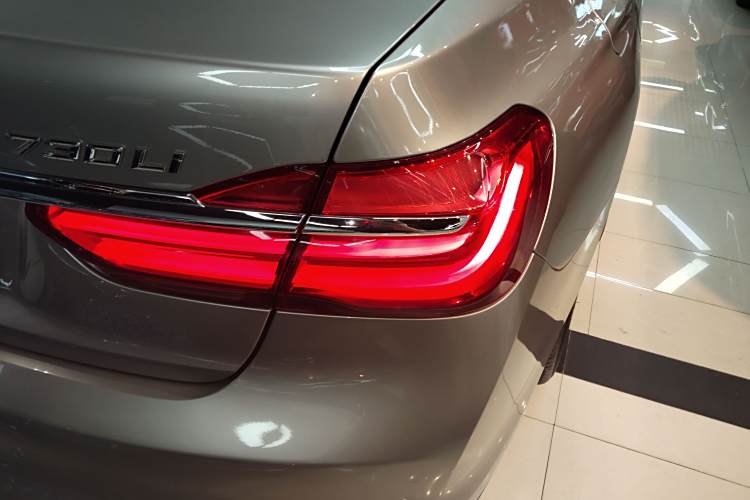 BMW M760Le 2017 #8 BMW M760Le 2017 car image #8