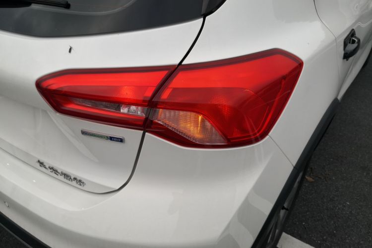 Ford Focus Active 2021 صورة سيارة #8