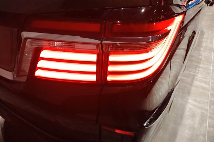 Honda Elysion 2016 imagen de coche #8