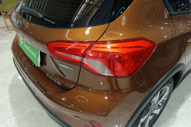 Ford Focus Active 2021 car image #8