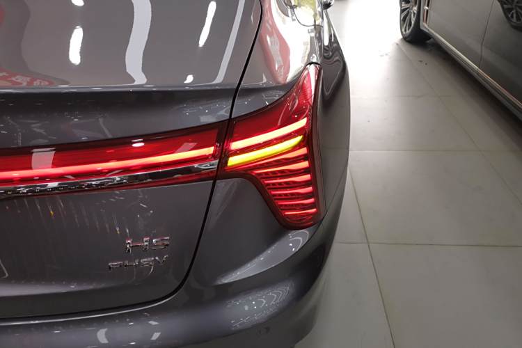 HongQi H5 PHEV 2025 car image #8