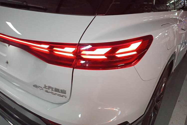 Audi Q5 e-tron 2023 #8 Audi Q5 e-tron 2023 immagine di auto #8