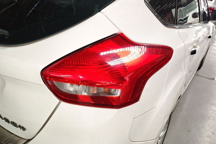 Ford Focus 2018 car image #8