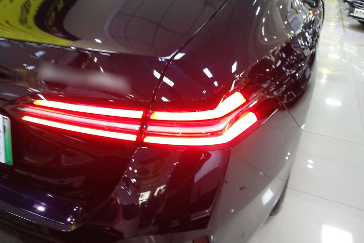 BMW i5 2025 car image #8