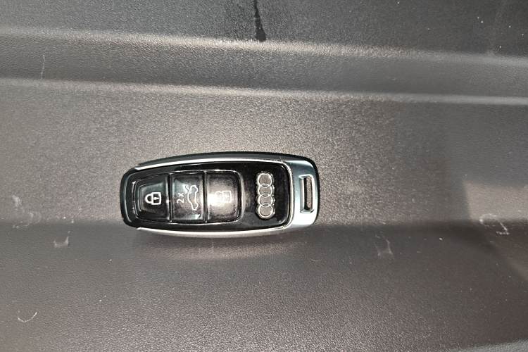 Audi e-tron 2022 #8 Audi e-tron 2022 car image #8