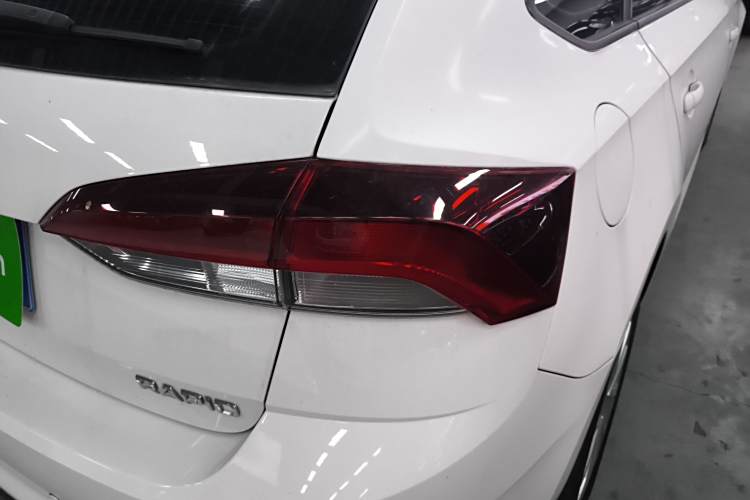 Skoda Rapid Spaceback 2020 car image #8