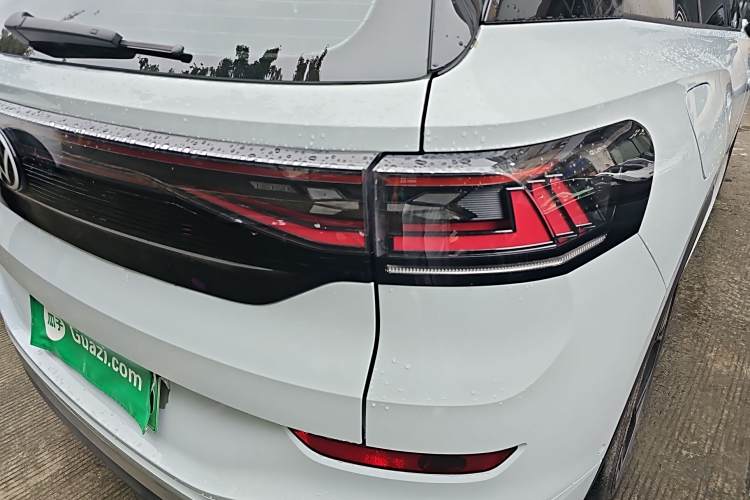 Volkswagen ID.6 X 2024 car image #8