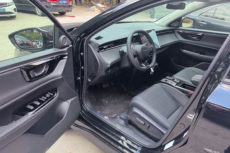 Honda e:NP2 2025 #8 Honda e:NP2 2025 car image #8