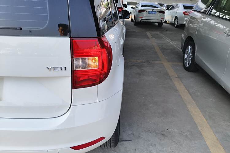 Skoda Yeti 2018 car image #8