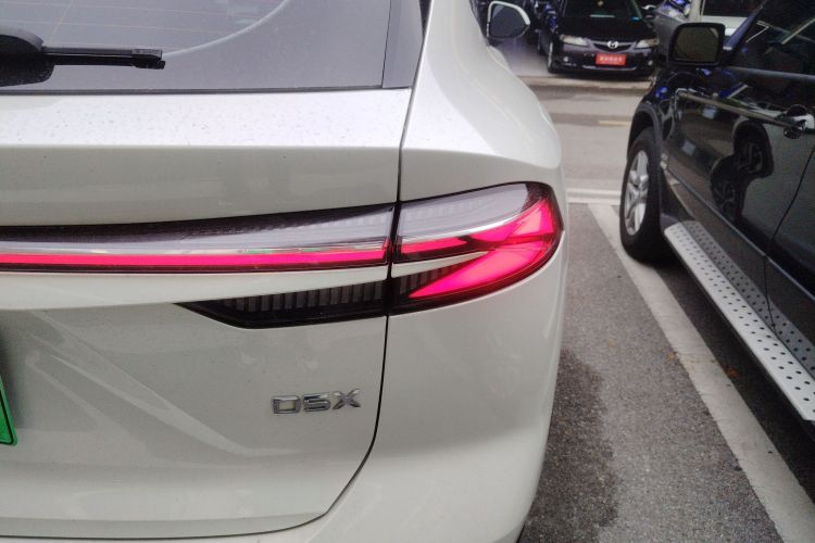 Roewe D5X DMH 2024 image de voiture #8