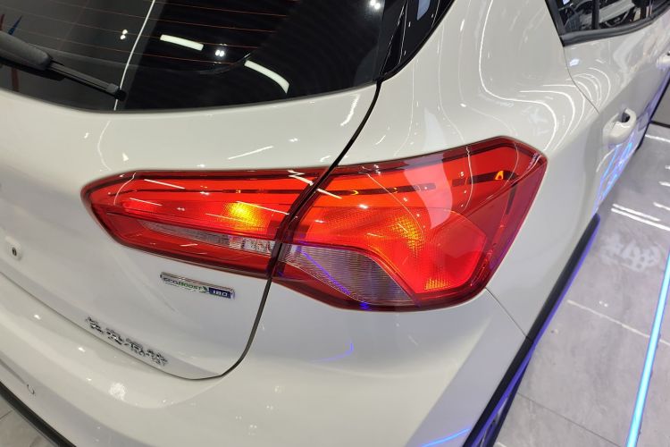 Ford Focus Active 2020 #8 Ford Focus Active 2020 car image #8