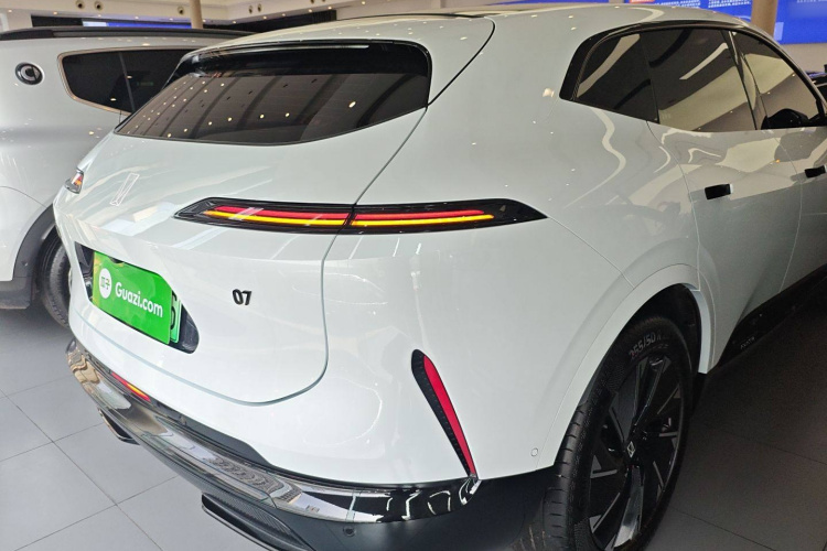 Avatr 07 2025 car image #8