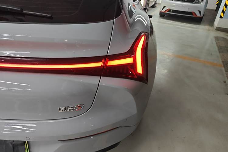 哪吒汽车 哪吒S猎装 2024 #8 哪吒汽车 哪吒S猎装 2024 汽车图片 #8