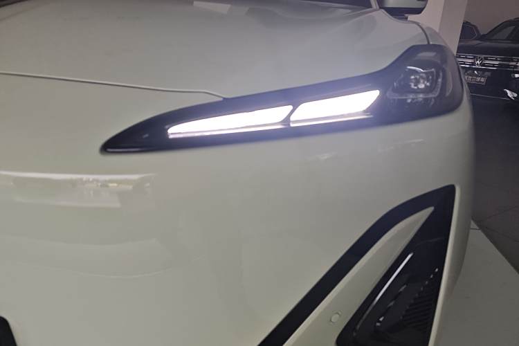 HongQi TianGong 06 صورة سيارة #8