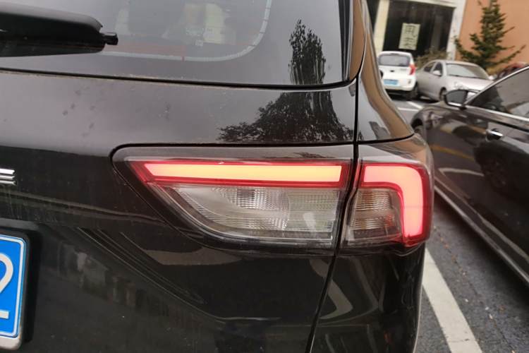 Ford Escape 2021 immagine di auto #8