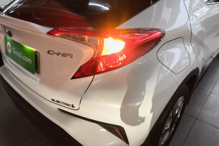 Toyota C-HR EV 2021 immagine di auto #8